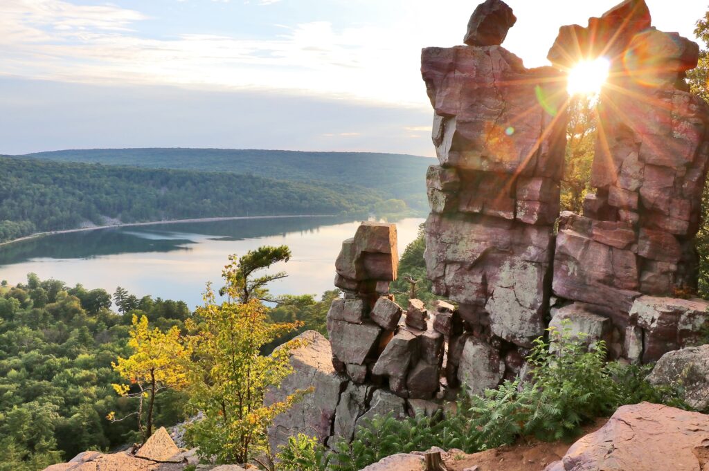 Sun view between the rocks of the mountain